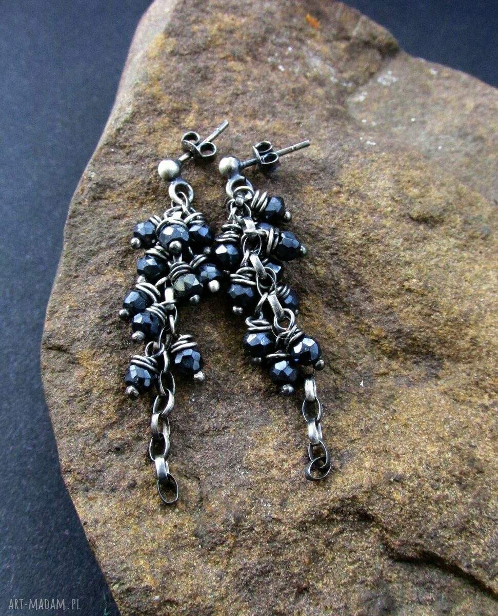 Srebrne kolczyki ze spinelu - oksydowane i delikatne, długość ok. 4,5 cm