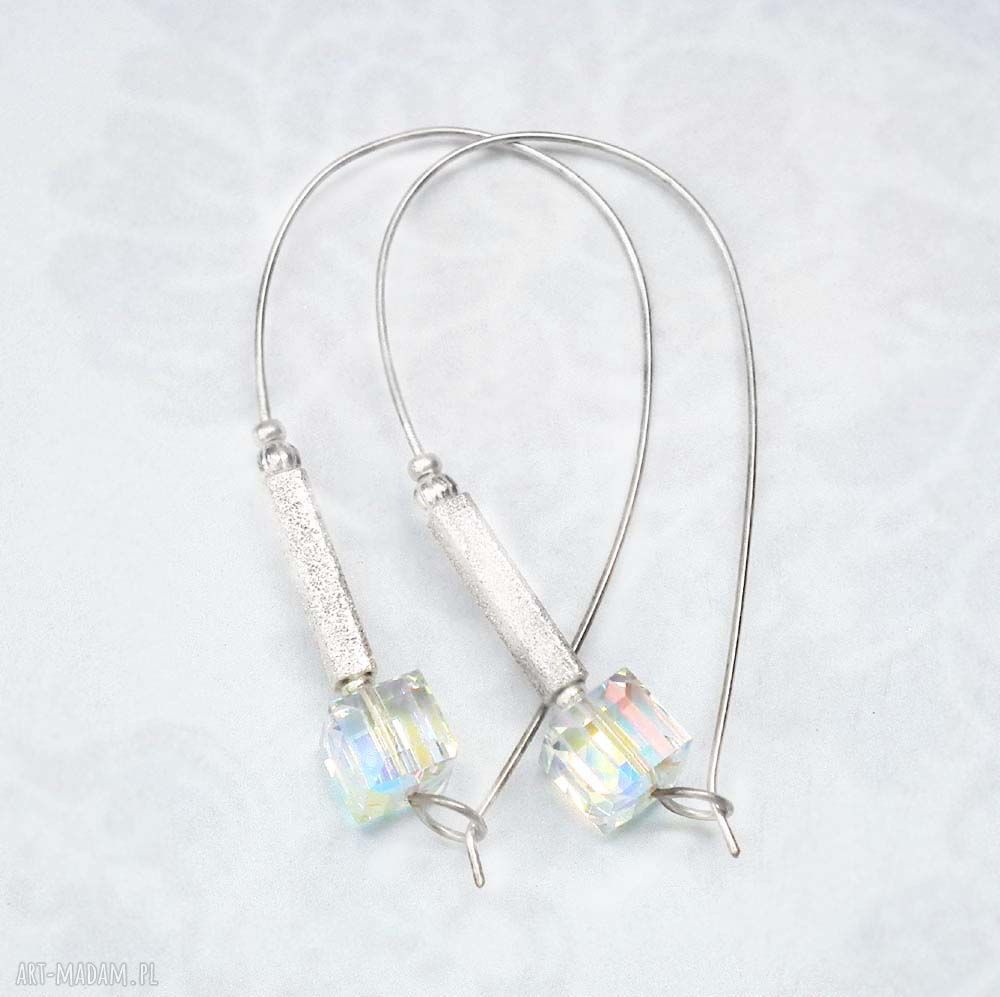 Srebrne kolczyki z kryształami Swarovski AB - nowoczesne i minimalistyczne