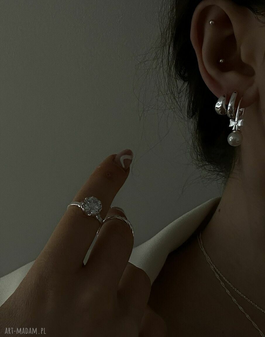 Srebrne kolczyki z kokardkami i perłami Swarovski Crystal