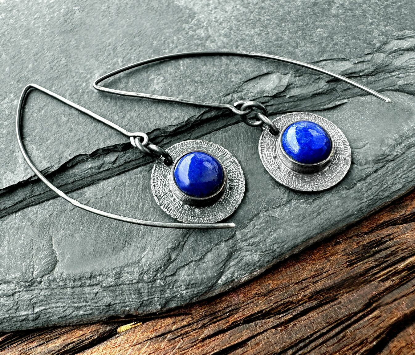 Srebrne kolczyki wiszące Tribal z lapis lazuli