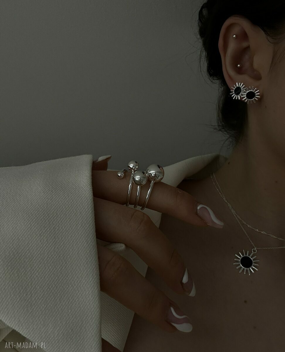 pierścionki: Srebrny masywny pierścionek z kulkami 24 Ręcznie zrobione