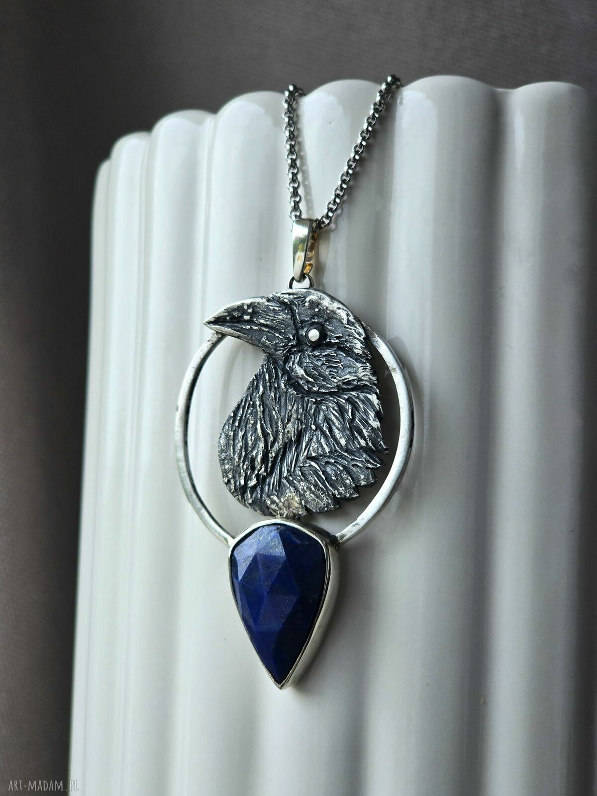 Srebrny naszyjnik z krukiem i lapis lazuli (Ag 925 oksydowane)
