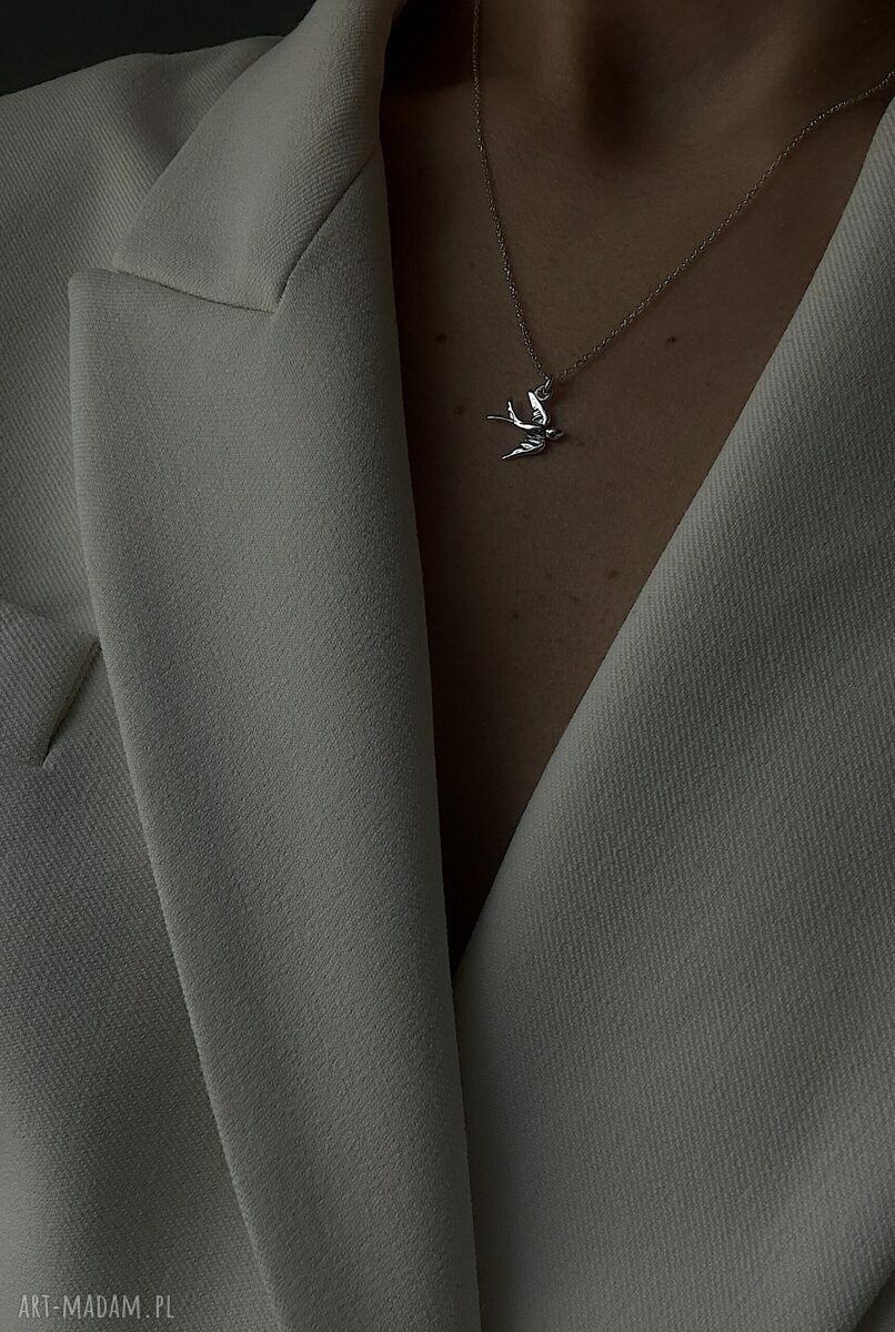 naszyjniki: SREBRNY NASZYJNIK Z JASKÓŁKĄ Handmade