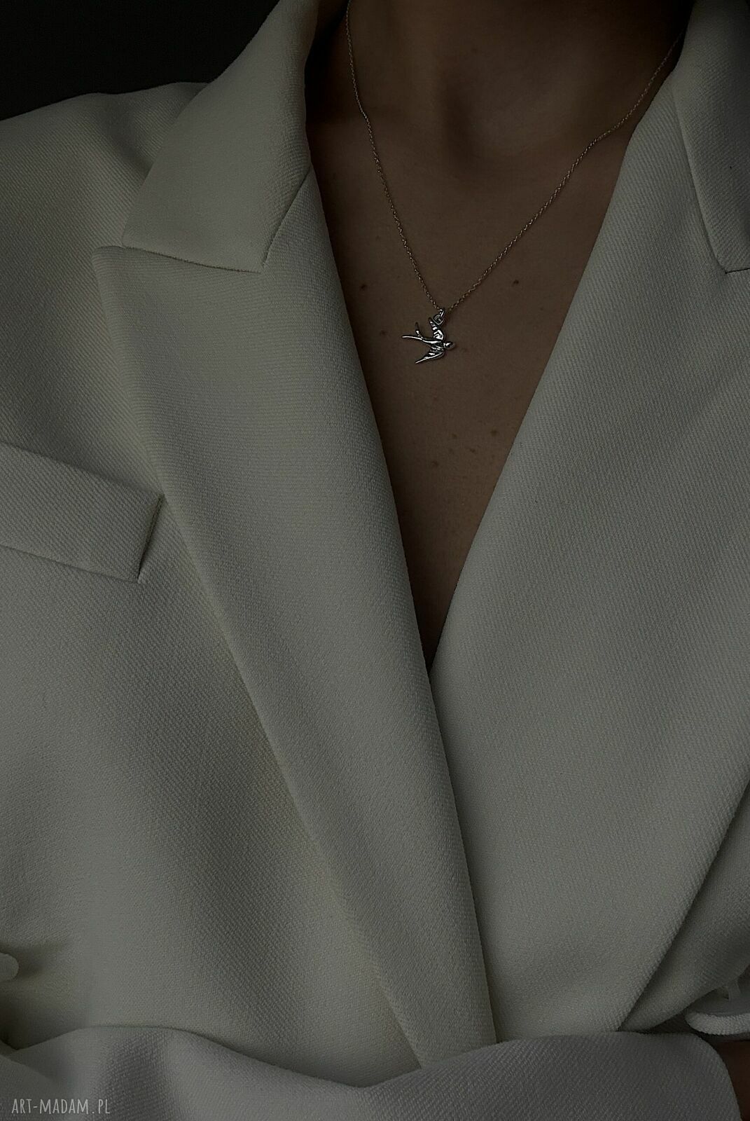 naszyjniki: SREBRNY NASZYJNIK Z JASKÓŁKĄ Handmade