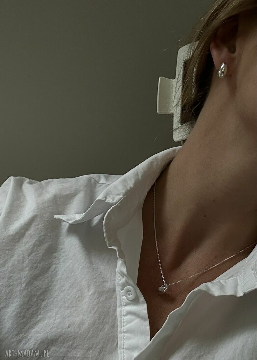 naszyjniki: Srebrny naszyjnik z kroplą Hand Made