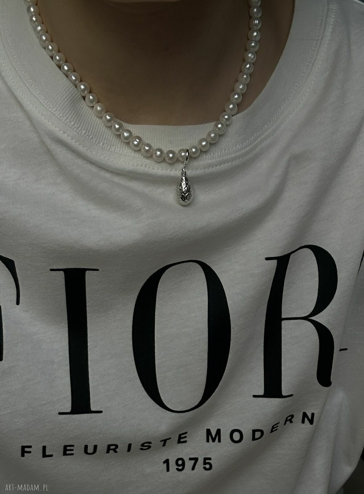 naszyjniki: Srebrny naszyjnik z pereł naturalnych z gniecioną kroplą Handmade