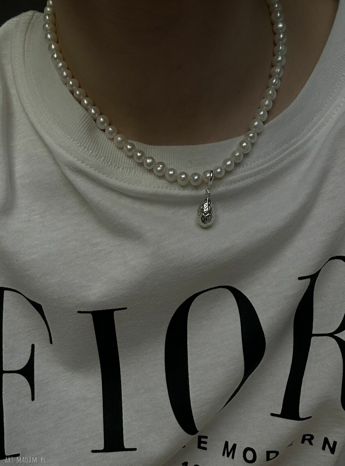 naszyjniki: Srebrny naszyjnik z pereł naturalnych z gniecioną kroplą Handmade