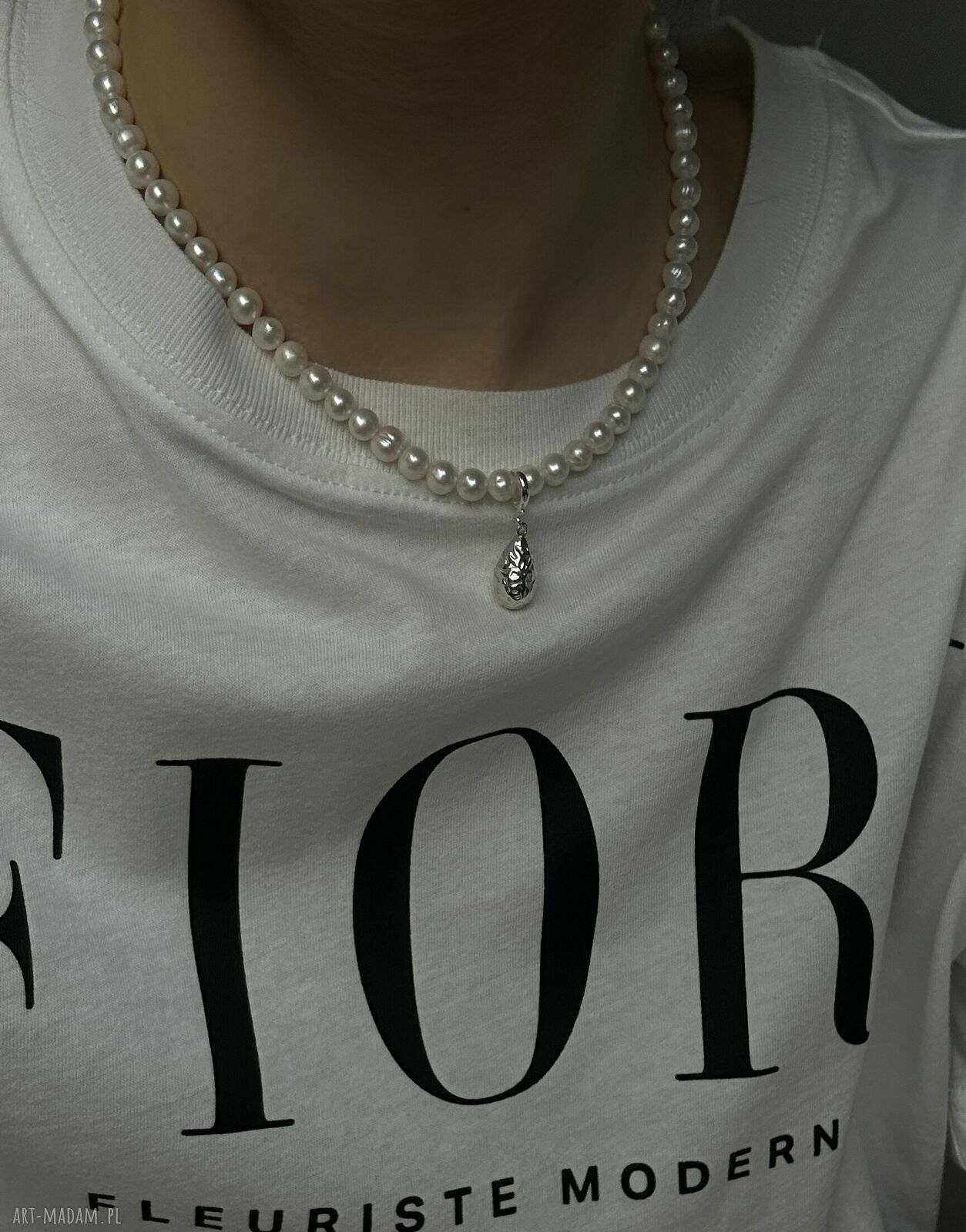 naszyjniki: Srebrny naszyjnik z pereł naturalnych z gniecioną kroplą Handmade