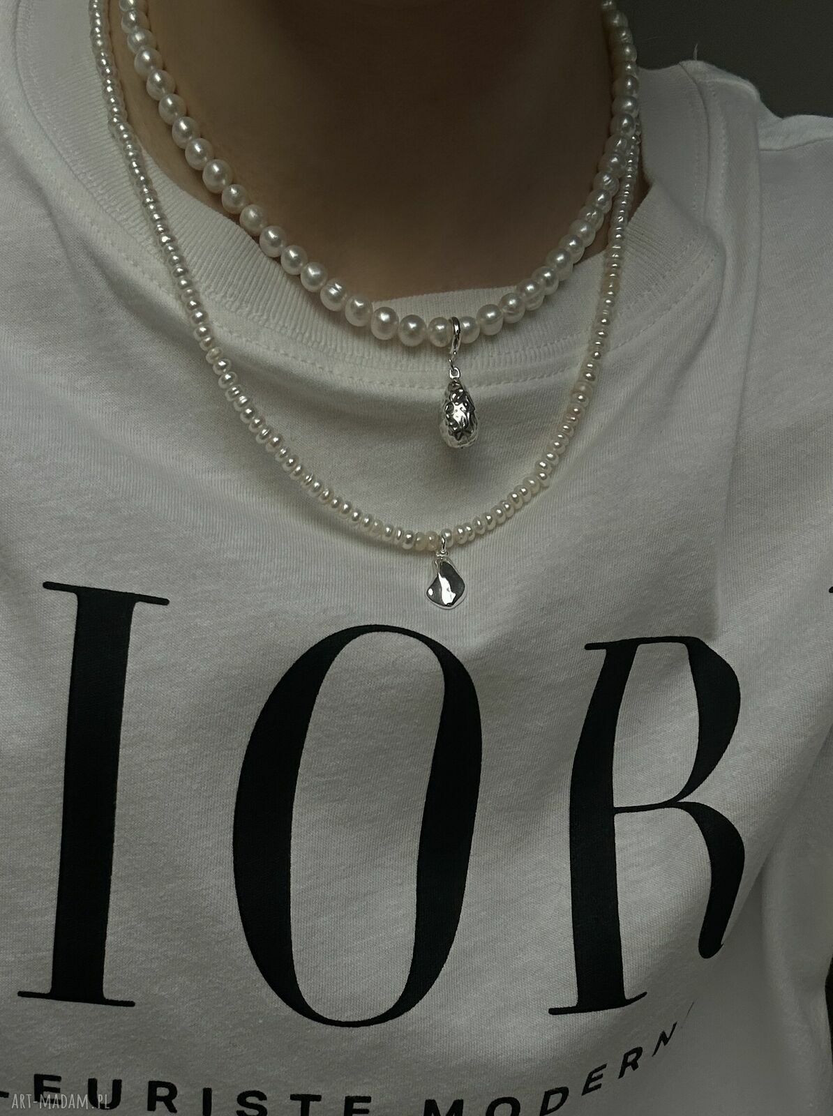 naszyjniki: Srebrny naszyjnik z pereł naturalnych z gniecioną kroplą Handmade