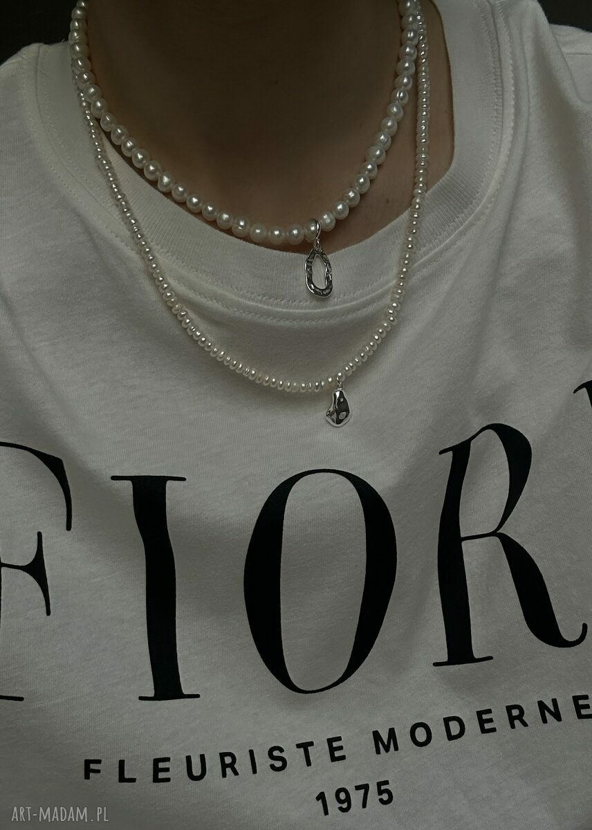 naszyjniki: Srebrny naszyjnik z pereł naturalnych z nieregularną zawieszką ręcznie