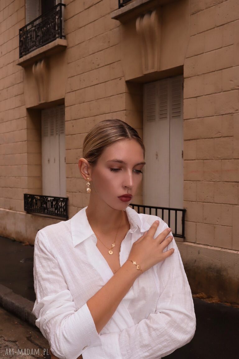 naszyjniki: Srebrny naszyjnik z rozetką i medalionem hand made