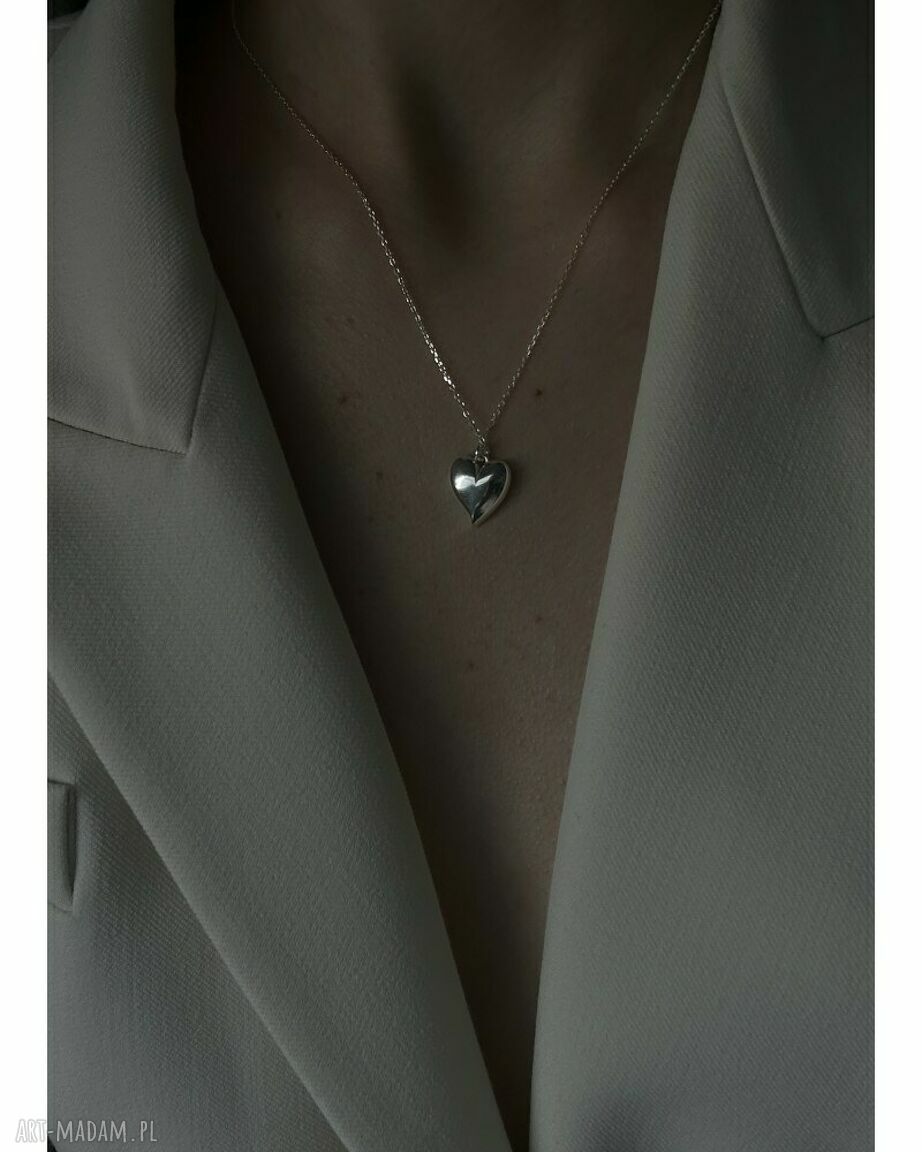 Srebrny naszyjnik z sercem i serduszkiem romantyczny dodatek na co dzień