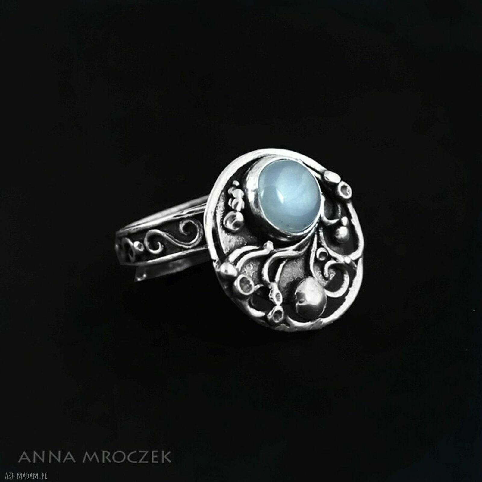 Srebrny pierścionek z chalcedonem - Chalcedon w splocie