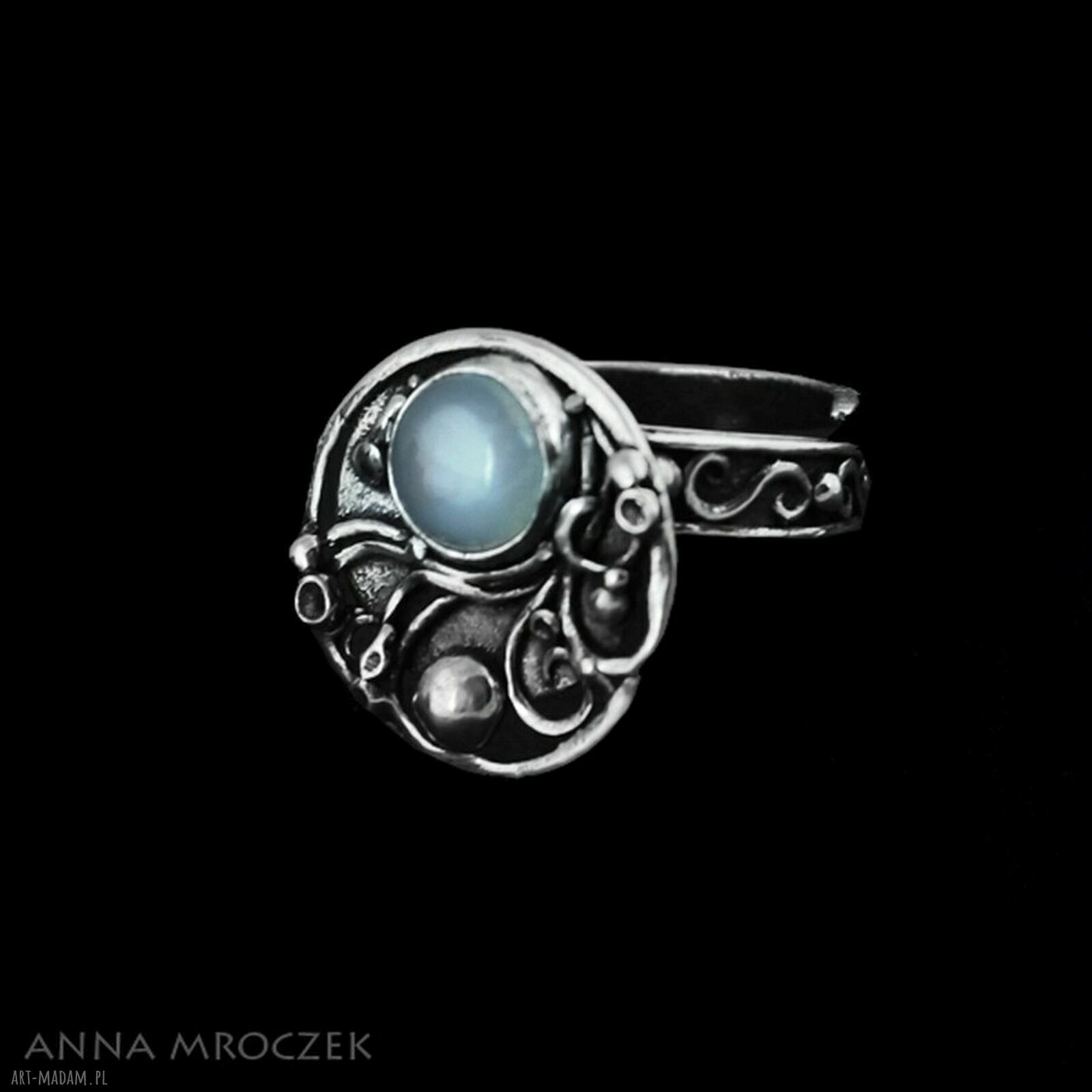 Srebrny pierścionek z chalcedonem - Chalcedon w splocie