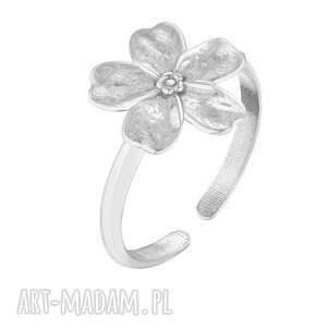 srebrny pierścionek niezapominajka