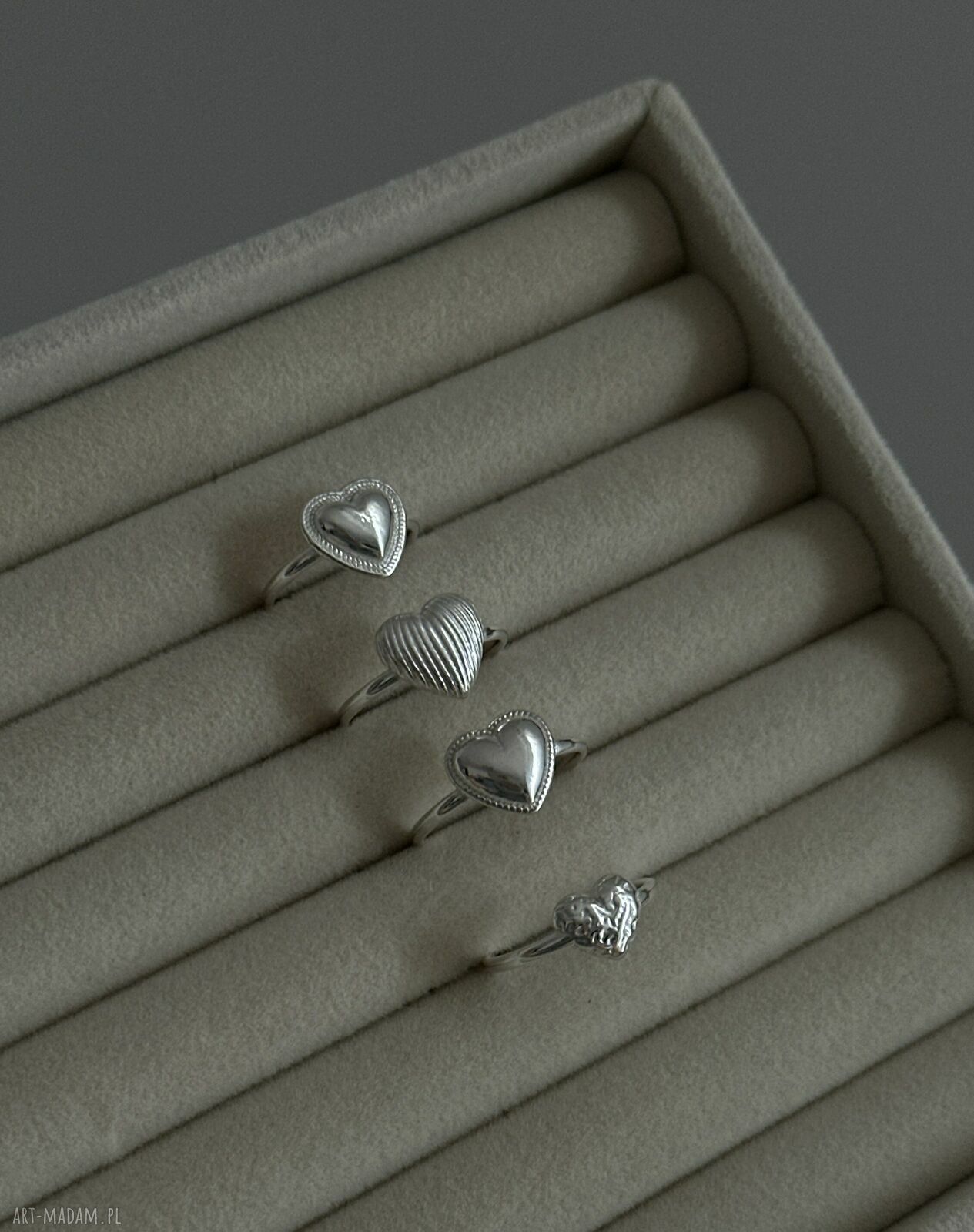 pierścionki: Srebrny pierścionek z gniecionym sercem handmade