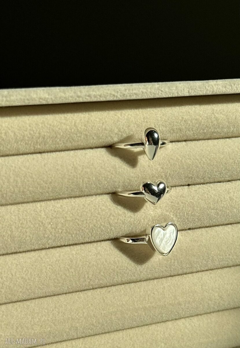 pierścionki: Srebrny pierścionek z kroplą ręcznie wykonane