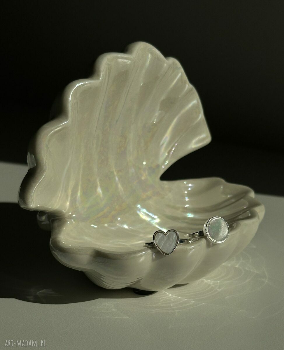 pierścionki: Srebrny pierścionek z perłowym kołem handmade