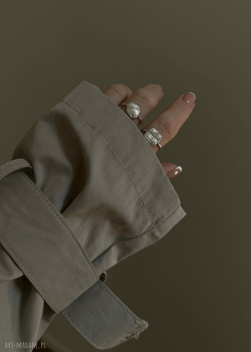 pierścionki: Srebrny pierścionek z plecioną retro ozdobą Handmade