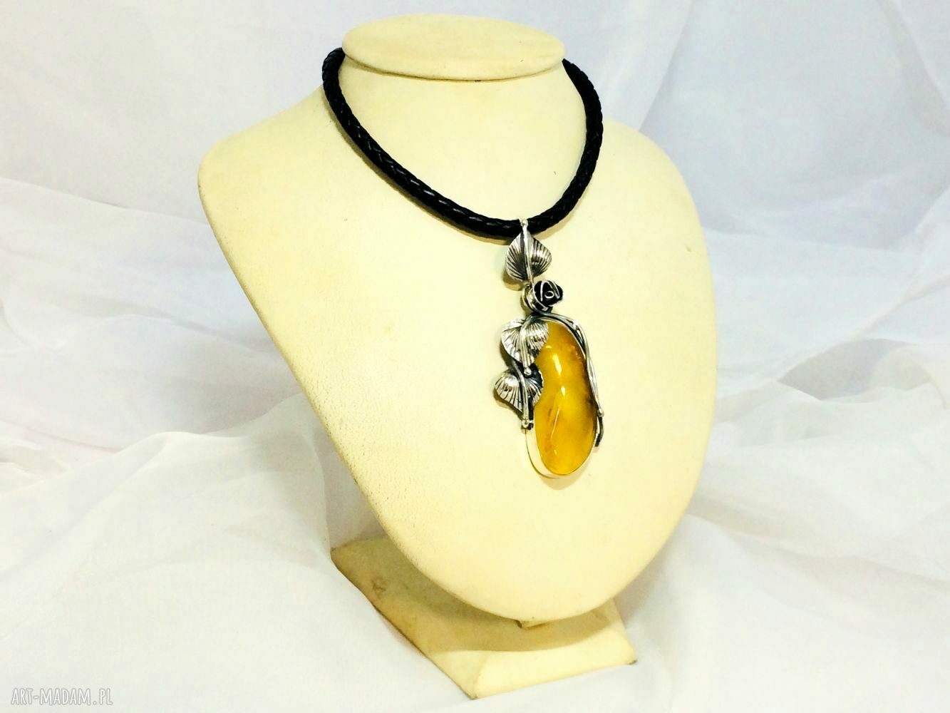 Srebrny wisior z mlecznym bursztynem bałtyckim (srebro 925) - handmade