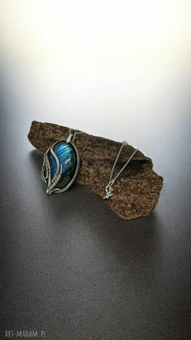 Srebrny wisior z labradorytem - oksydowany wire wrapping