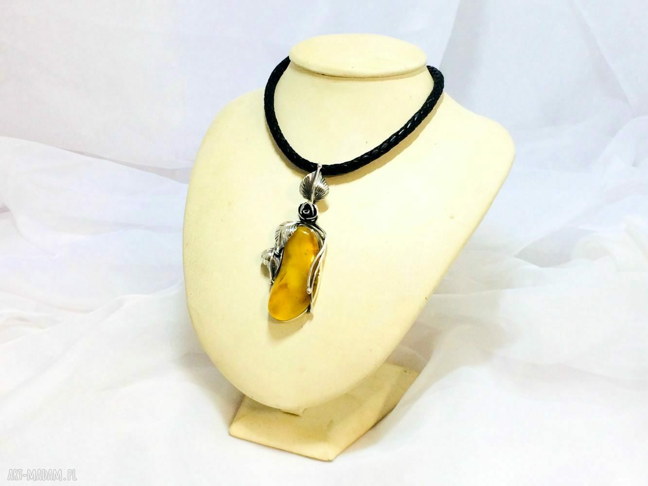Srebrny wisior z mlecznym bursztynem bałtyckim (srebro 925) - handmade
