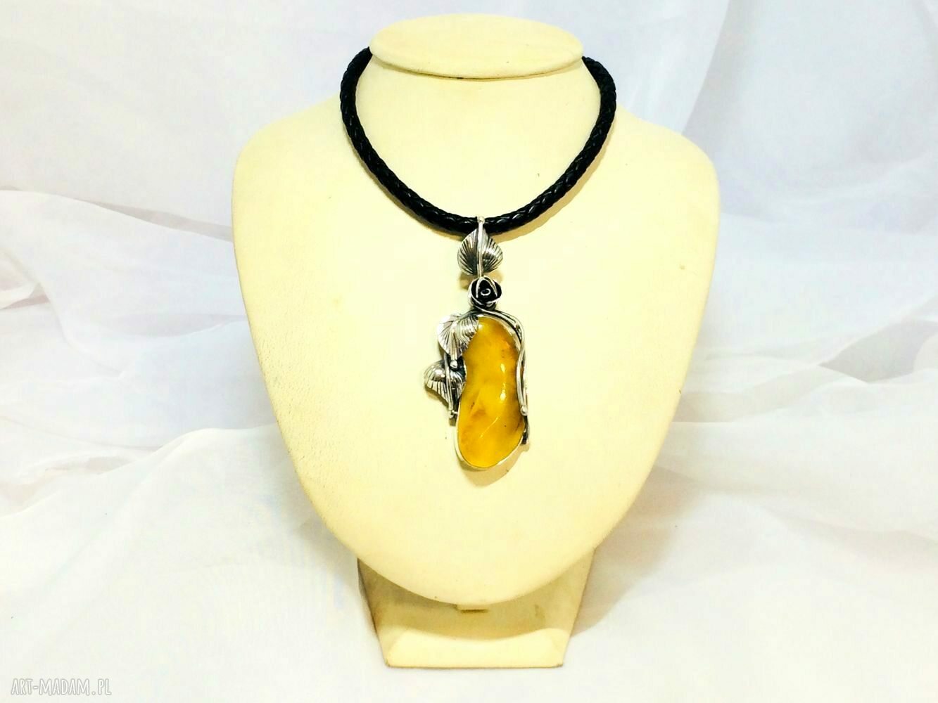 Srebrny wisior z mlecznym bursztynem bałtyckim (srebro 925) - handmade