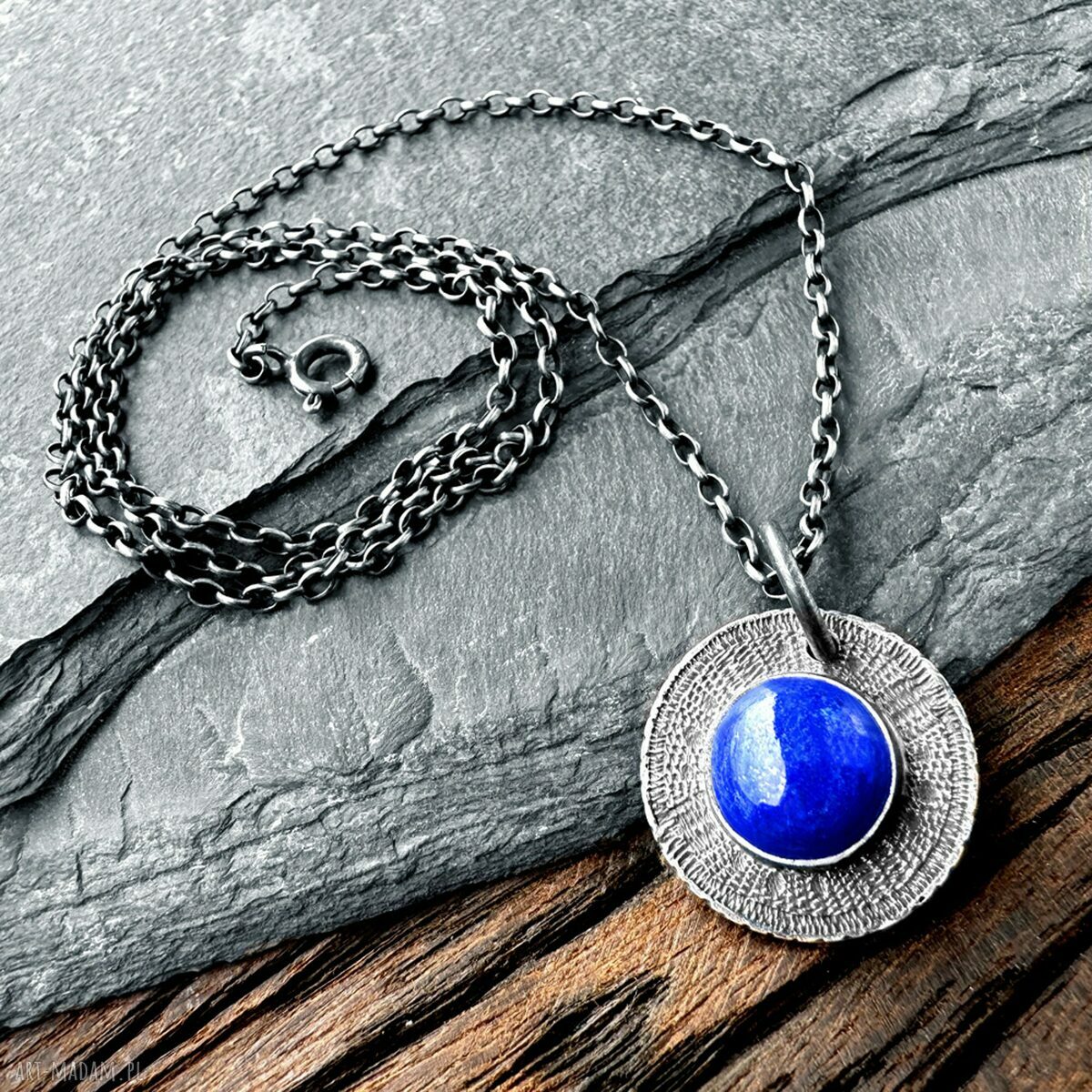 Srebrny wisiorek tribal z oksydowanego srebra 925 i lapis lazuli