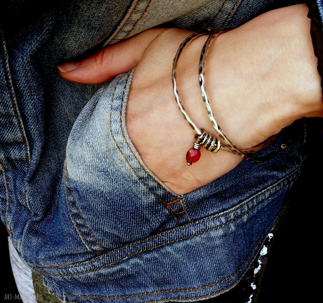 bransoletki: SREBRO I KWARC RÓZOWY BRANSOLETKA OKRĄGŁA Z ZAWIESZKAMI. Hand Made