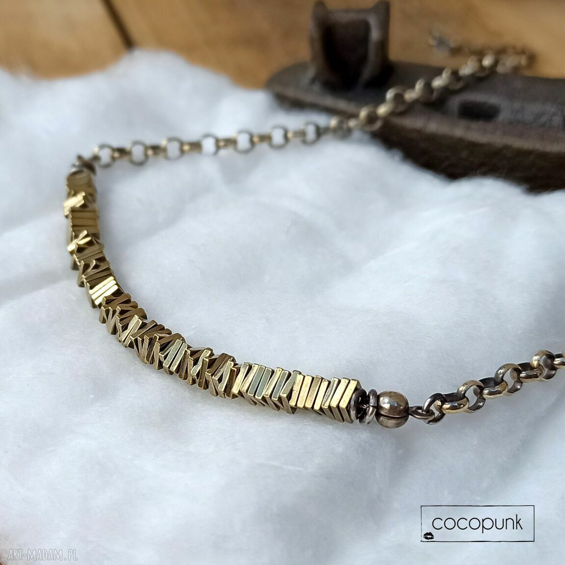 Srebrny krótki naszyjnik z hematytem i złotym blaskiem - handmade