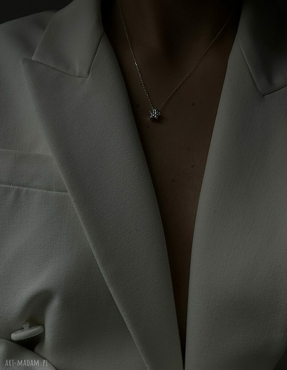 naszyjniki: Srebrny naszyjnik z chropowatą gwiazdką Hand Made