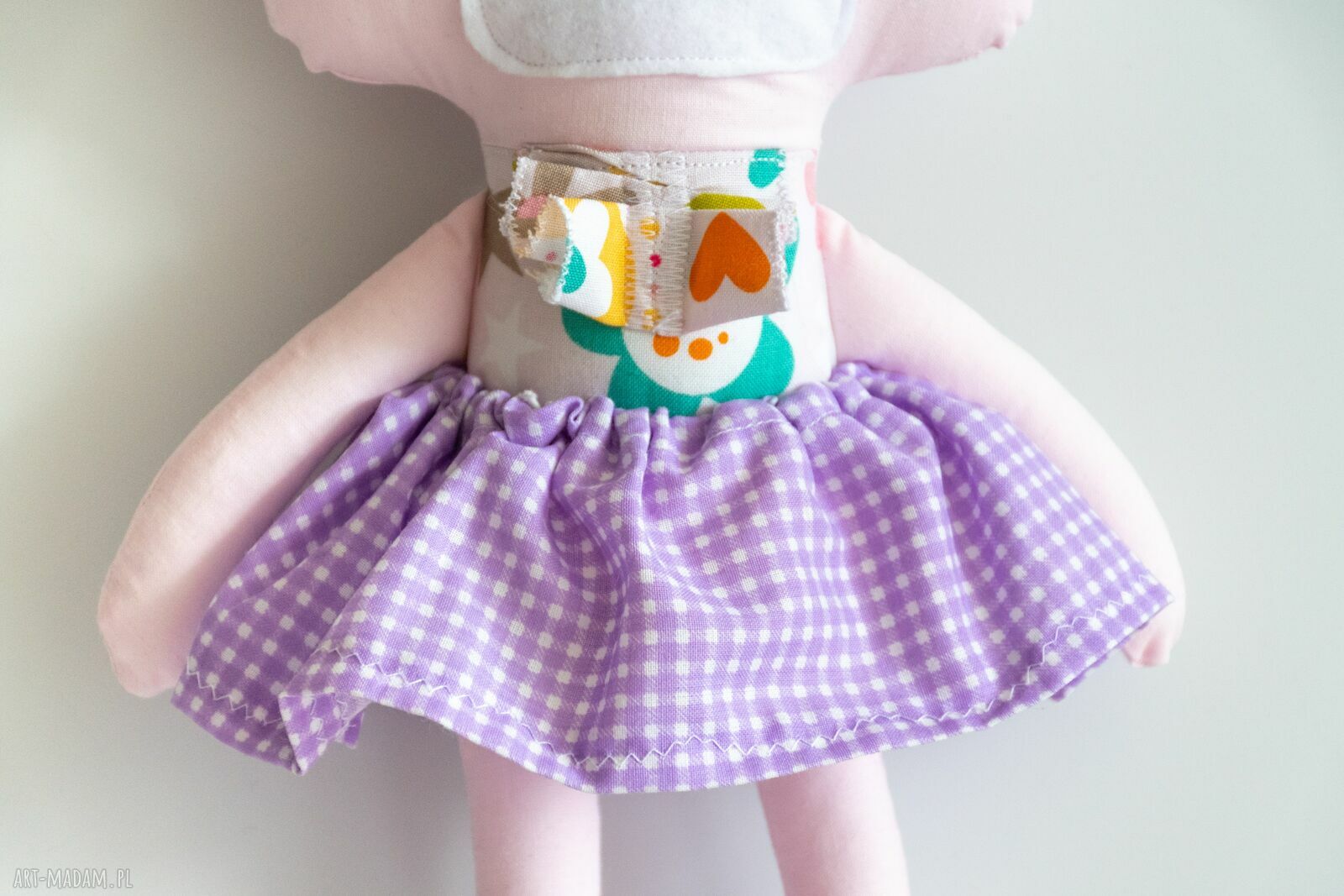 Miś średni Julka 32 cm - romantyczna maskotka handmade dla dziecka