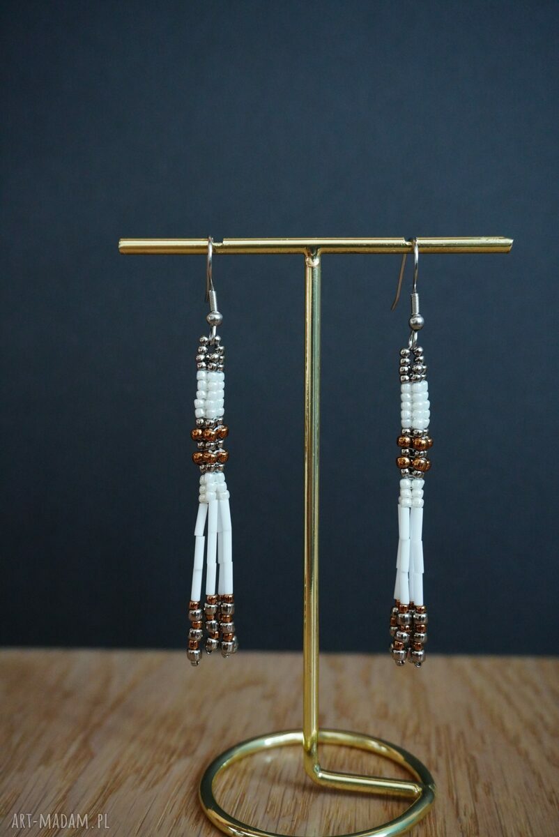 Długie kolczyki ze stali chirurgicznej beading - białe, złote i srebrne (ok. 8 cm)