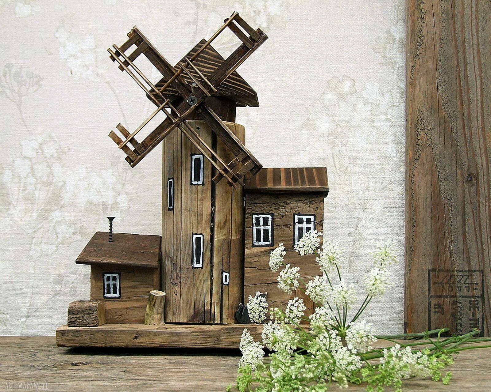 Stary Młyn Wiatrowy - dekoracja z drewna ręcznie robiona