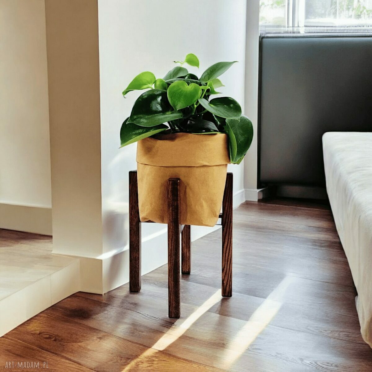 Kwietnik na nóżkach z litego dębu natural do salonu