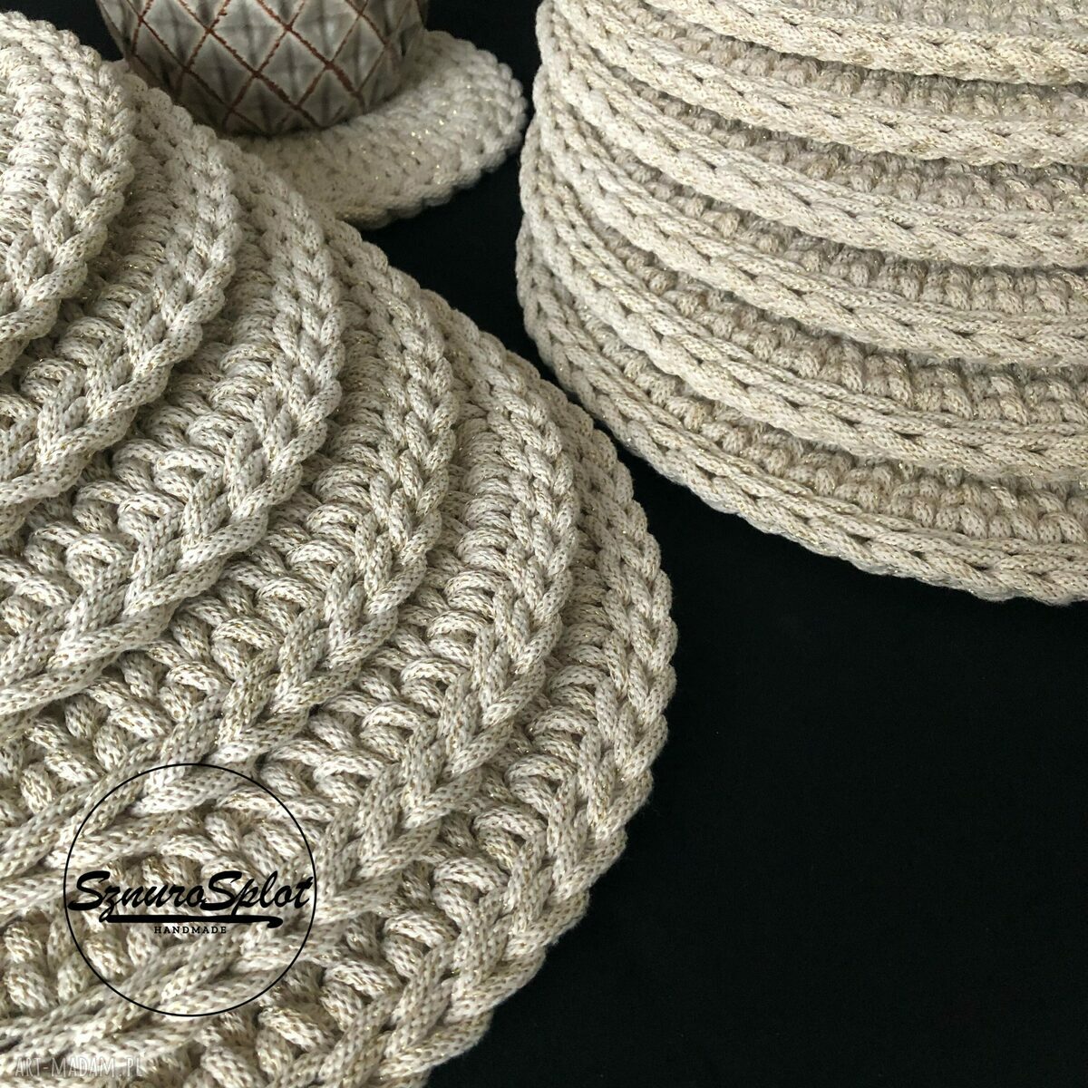 Podkładki na stół ze sznurka ze złotym akcentem - zestaw 12 szt. (32 cm)