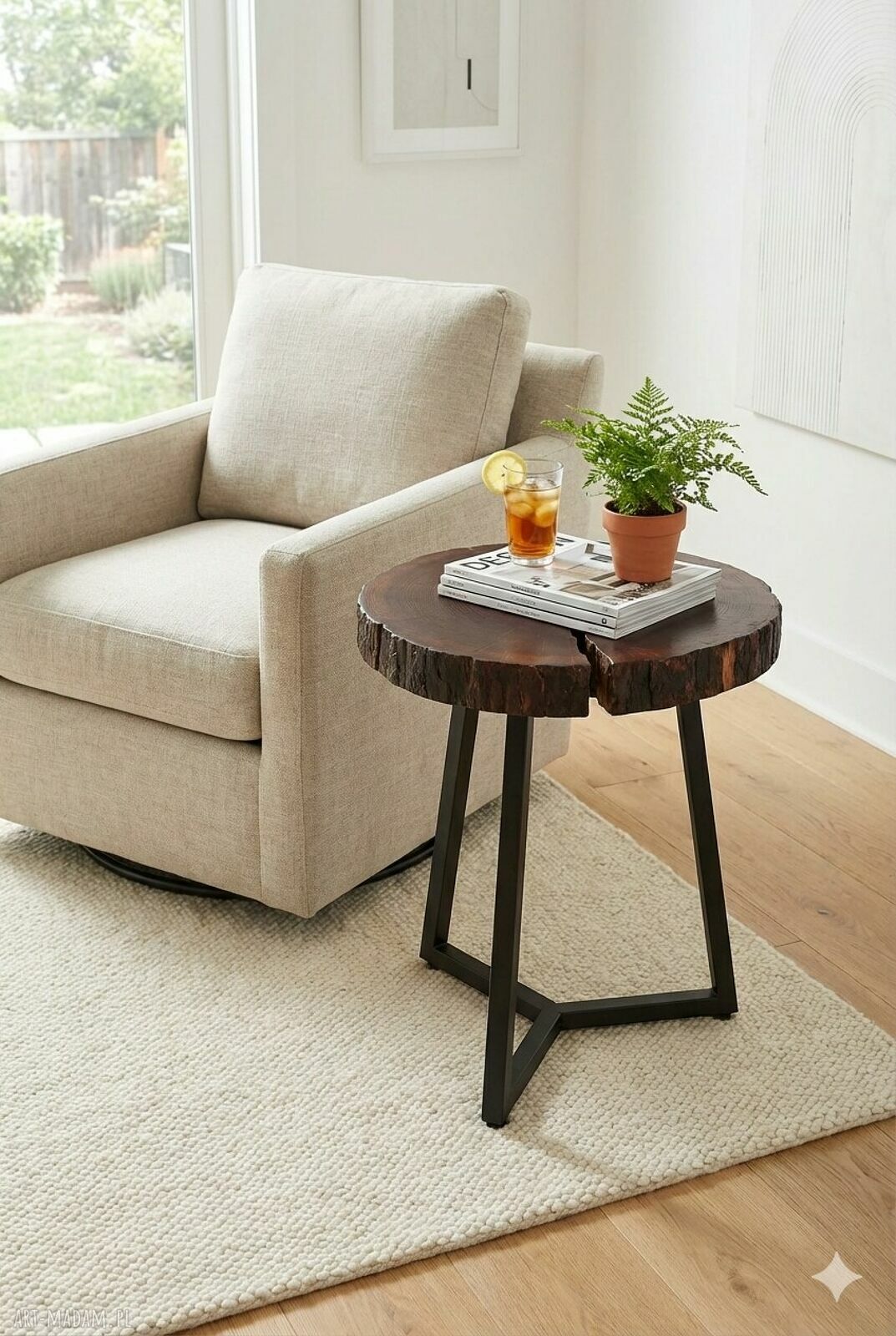 Wysoki stolik kawowy z litego drewna w stylu loft - unikat Drewnomalak