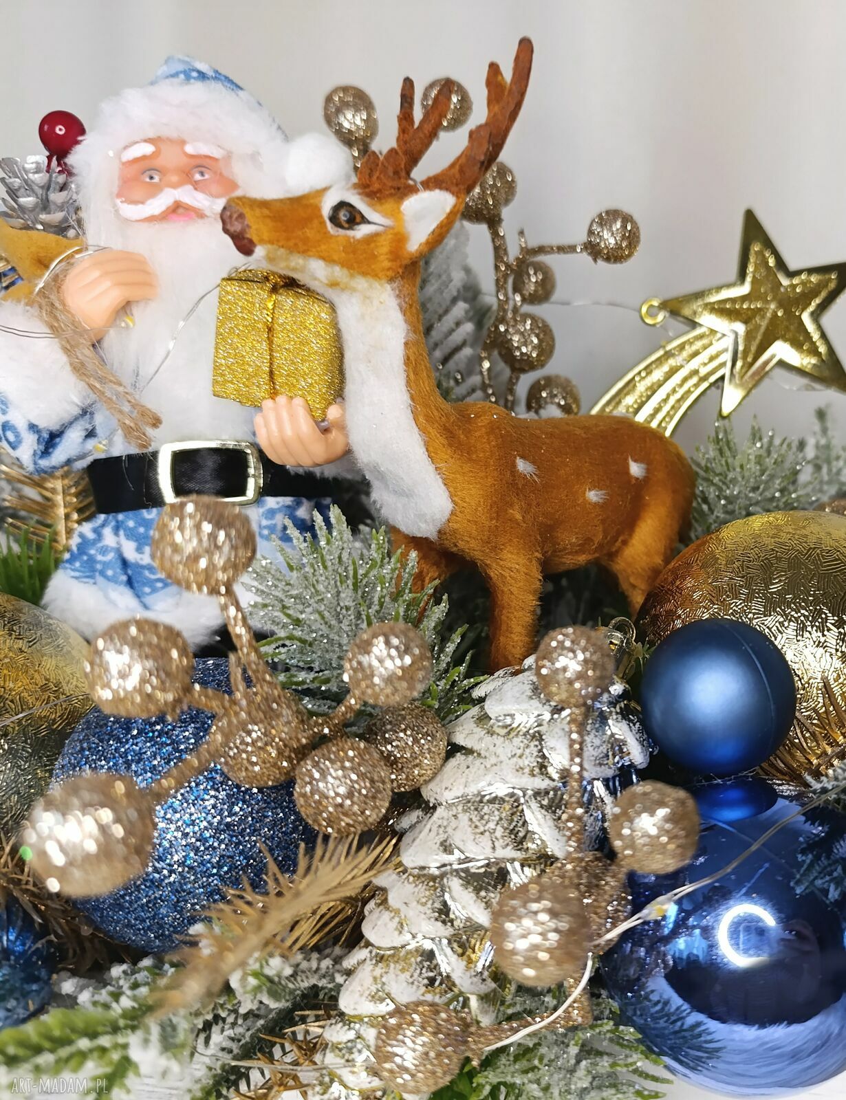 Stroik na Boże Narodzenie z Mikołajem i reniferem - dekoracja vintage z LED