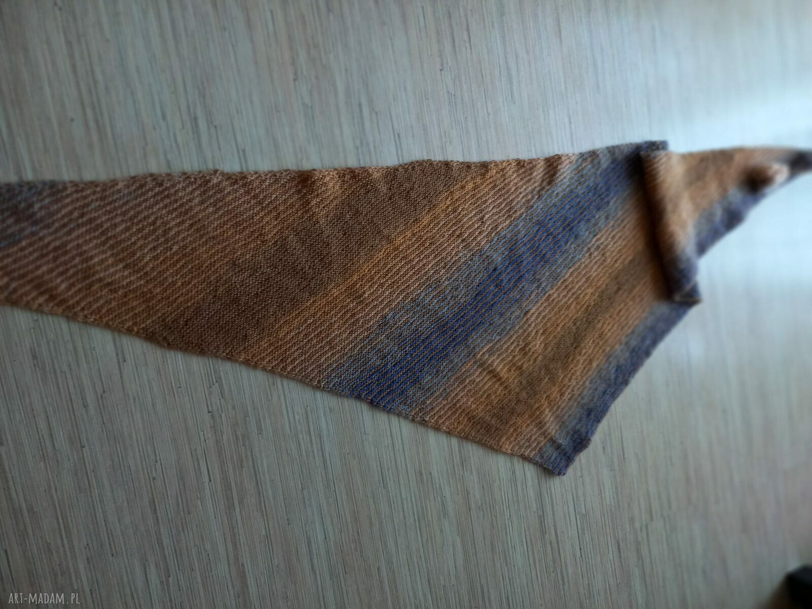 Chusta Strzałka ręcznie robiona na drutach - ciepła, miękka i elegancka