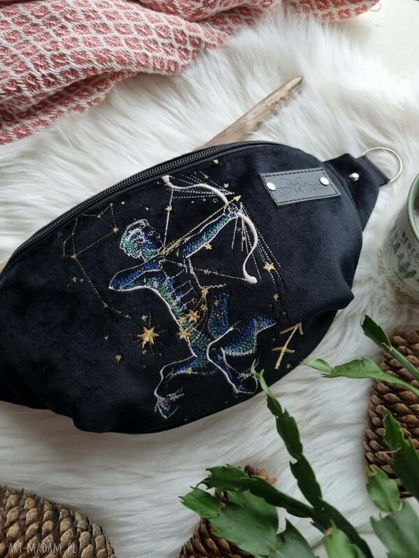 Nerka Strzelec - haftowana saszetka z motywem znaku zodiaku