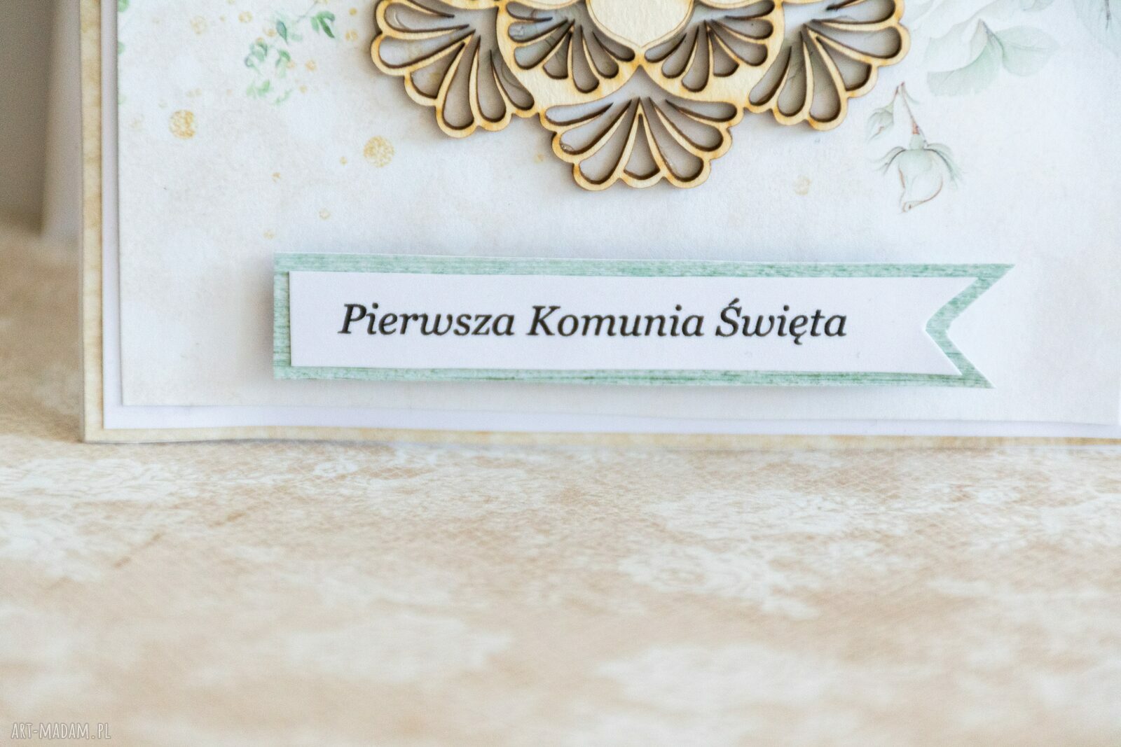 Subtelna kartka na Pierwszą Komunię Świętą nr 4 - IHS z wiankiem