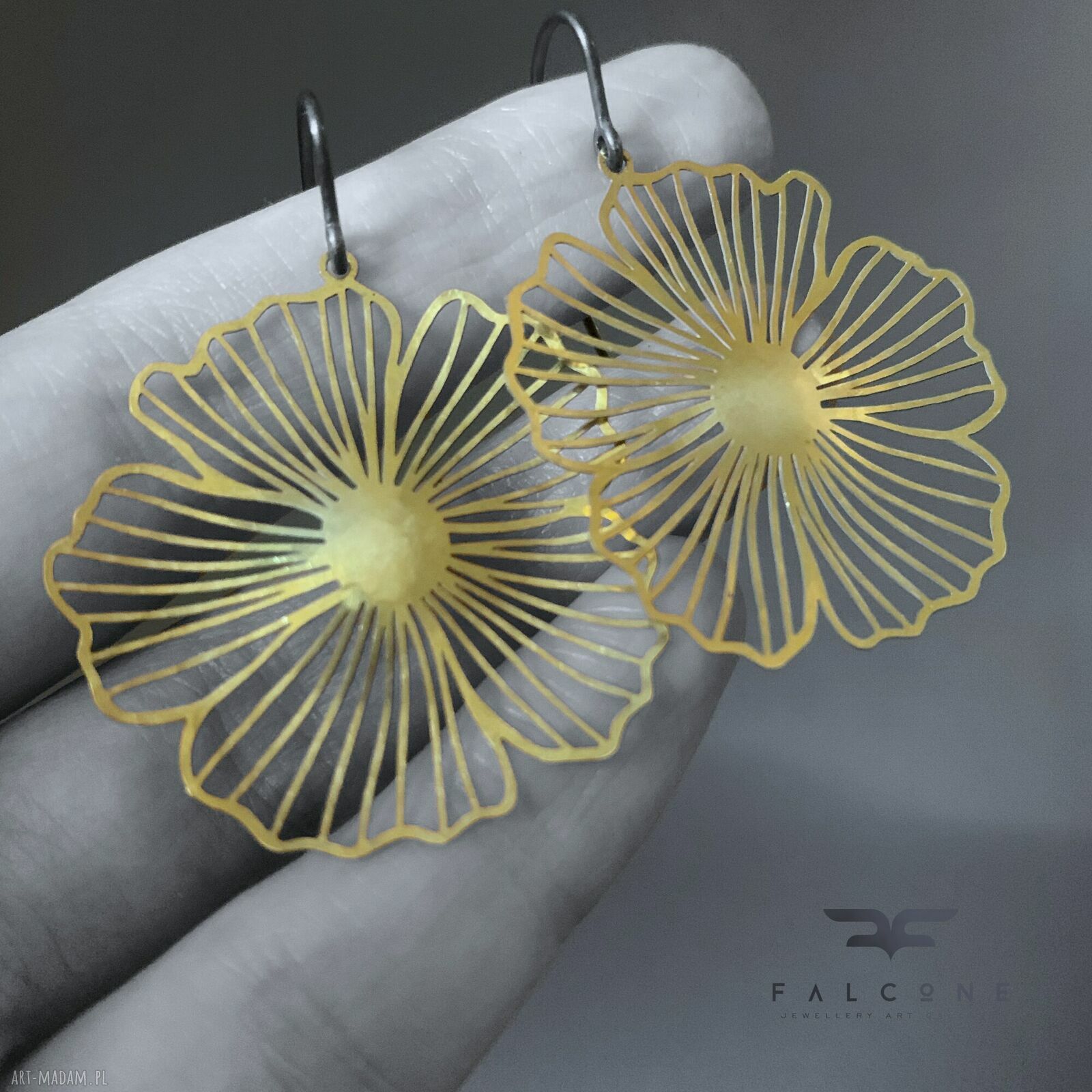 Kolczyki Subtle Flowers by Brass - srebrne bigle z kwiatami z mosiądzu