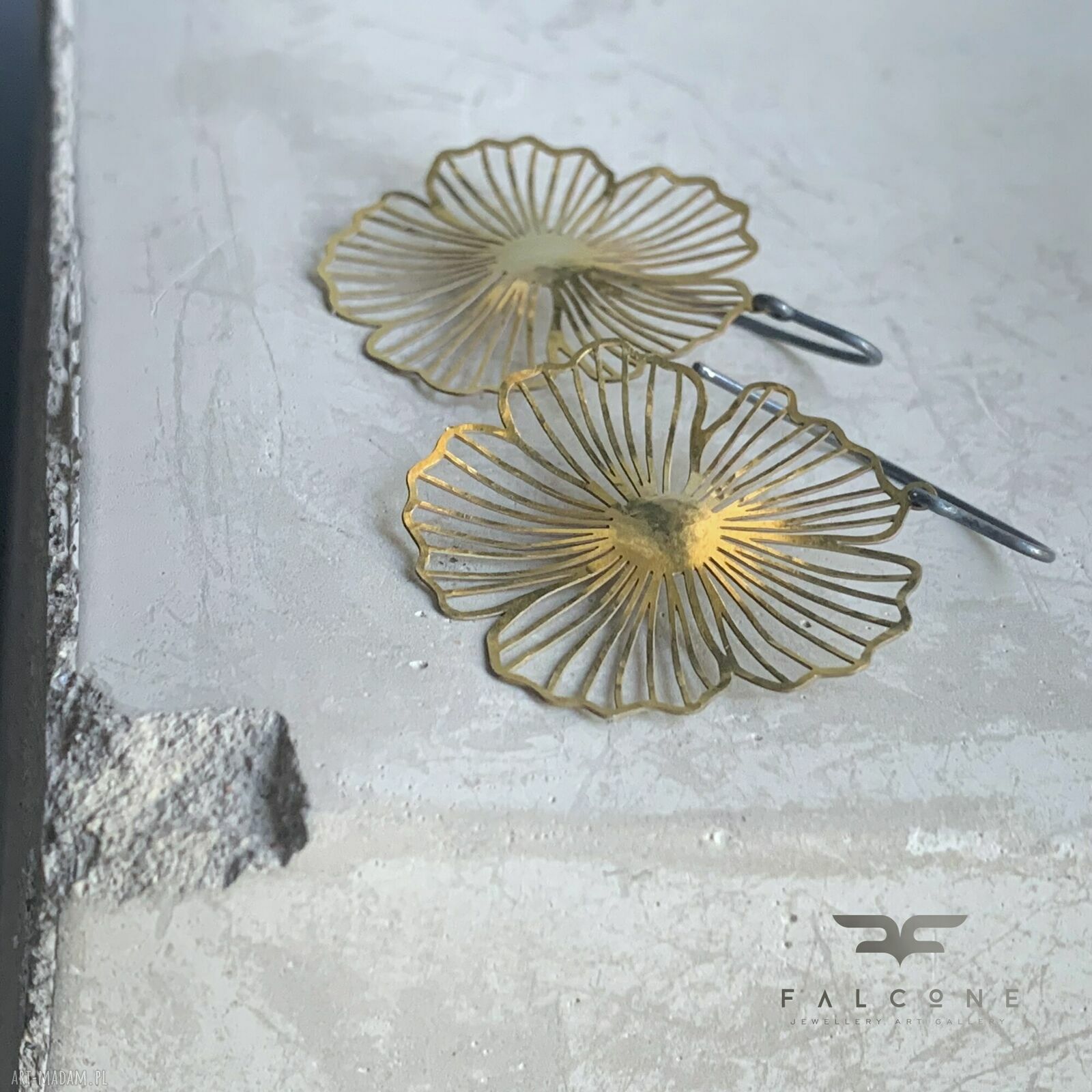 Kolczyki Subtle Flowers by Brass - srebrne bigle z kwiatami z mosiądzu