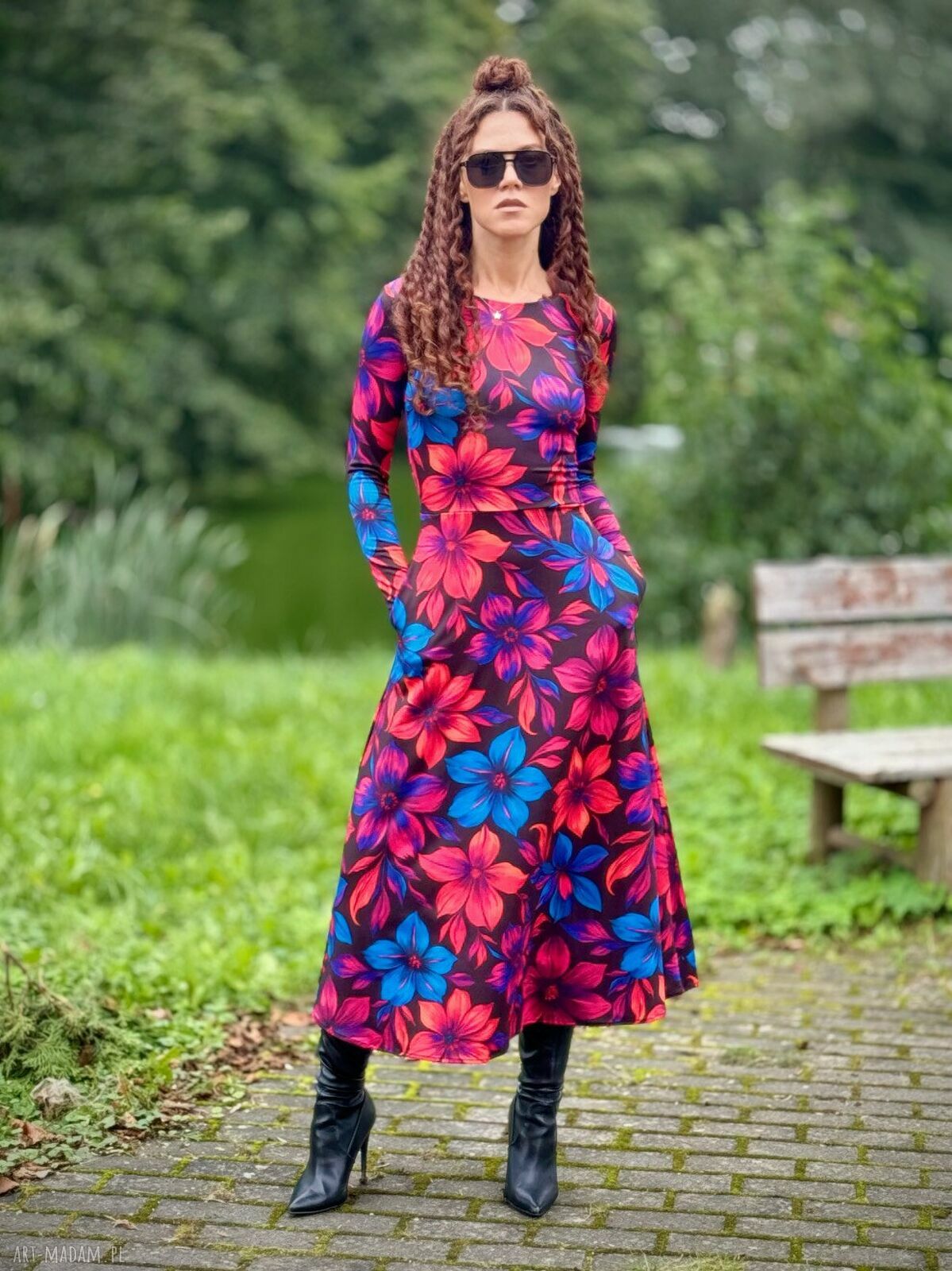 Sukienka Sara Flower Power - kolorowa, wygodna i elegancka