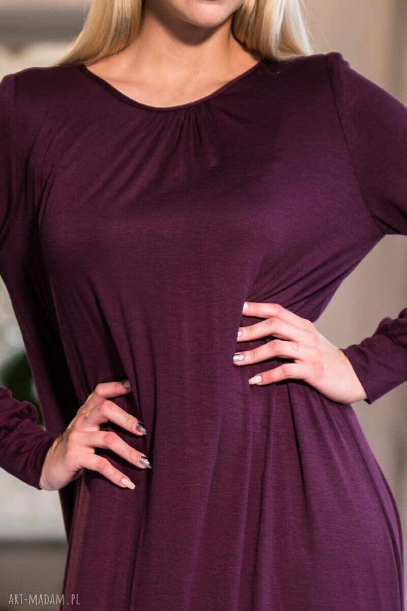 Sukienka Bridgit maxi w ciemnym fiolecie - wiskozowa dzianina oversize z drapowanym dekoltem