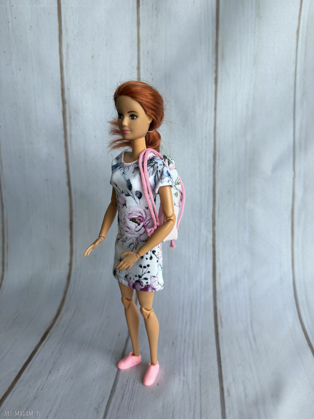 Kolorowa sukienka dla lalki Barbie z dresówki