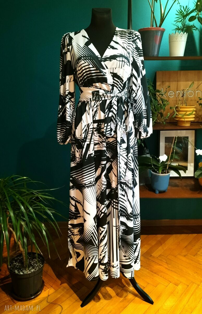 Sukienka długa w geometrię (L/XL) - czarno-biała, z paskiem