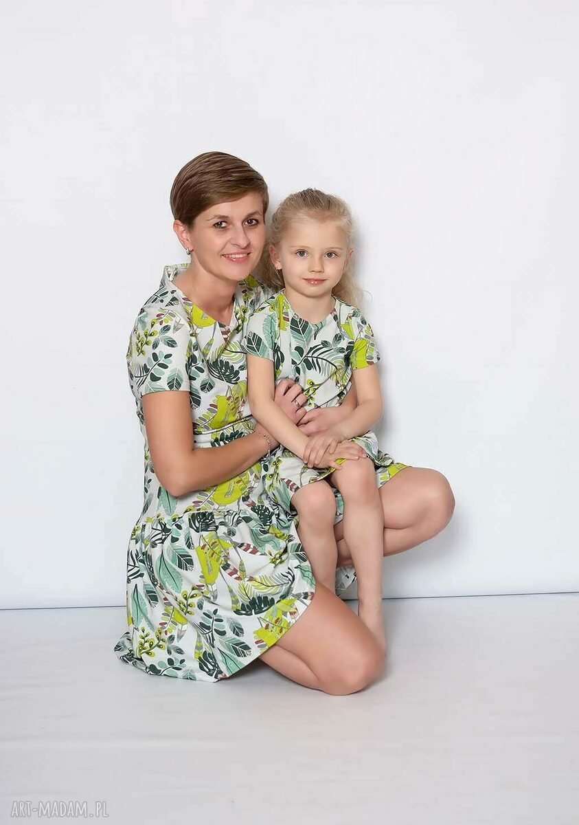 Sukienka JUNGLE mama w liście - odcięta w talii, rozkloszowana na co dzień i na lato