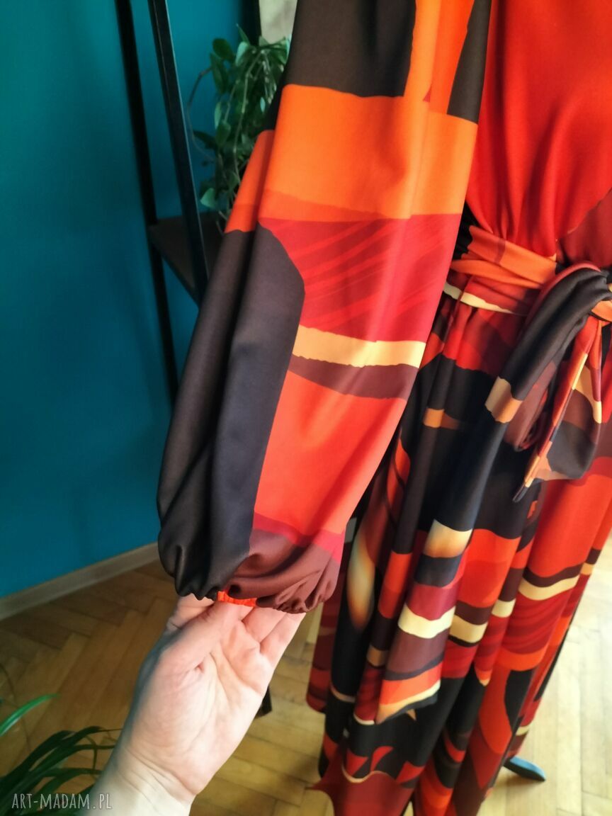 Sukienka maxi Golden Brown z paskiem - rozmiar M