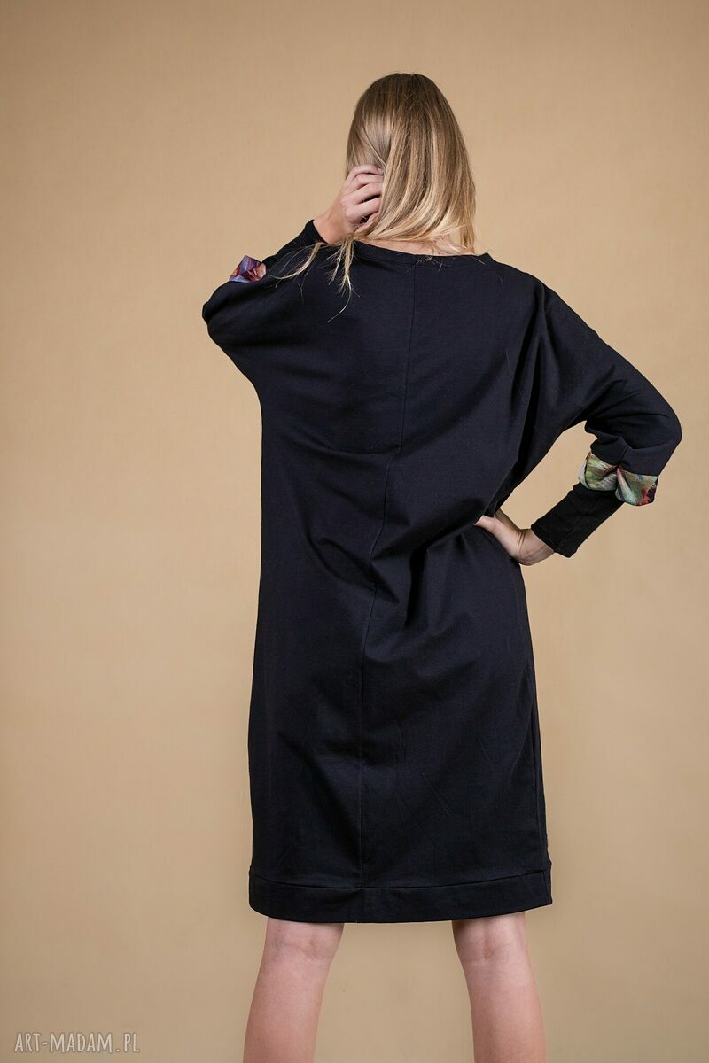Sukienka oversize Expressive - czarna dresowa z bawełny Oeko-Tex